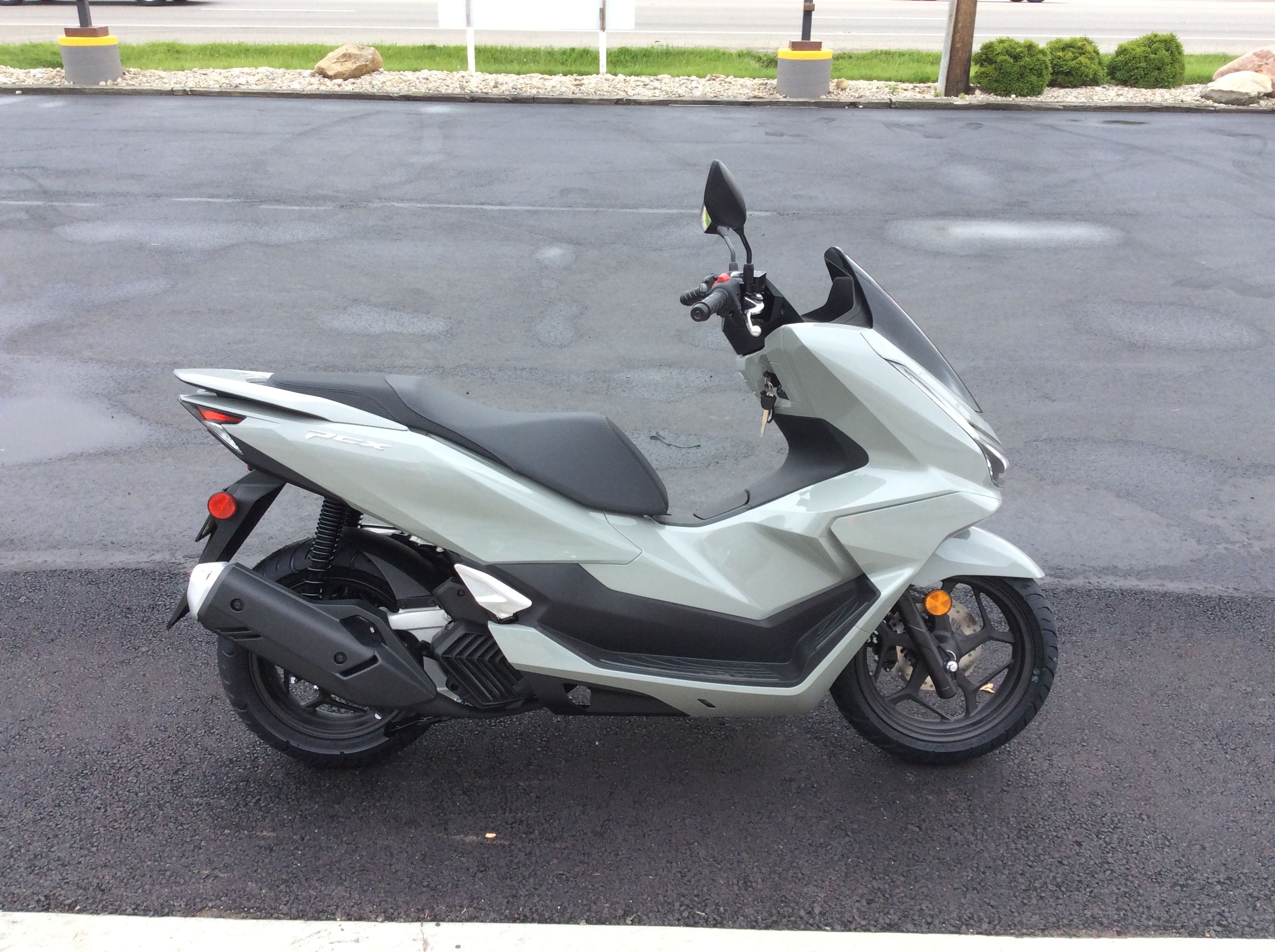 2025 Honda PCX - Photo 3